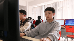 青春由磨礪而出彩，人生因奮斗而升華