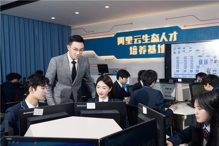中考動向丨中考or學技術，成績不理想初中生要做兩手準備！?