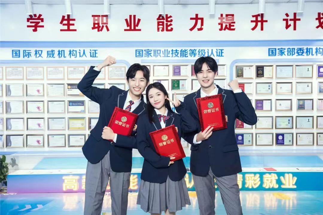 考不上高中 上職業學校學互聯網技術