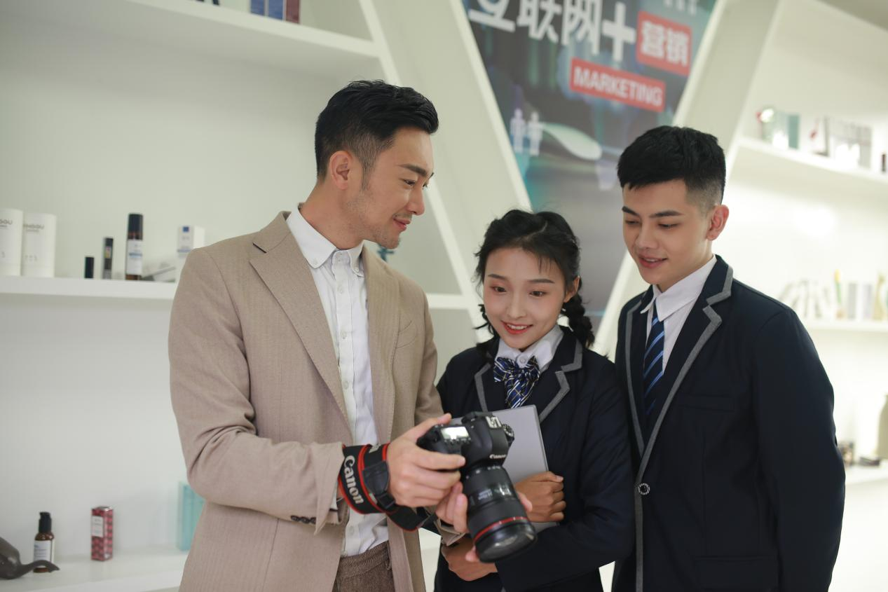 初高中畢業生適合學UI設計，因為他們有這些優勢
