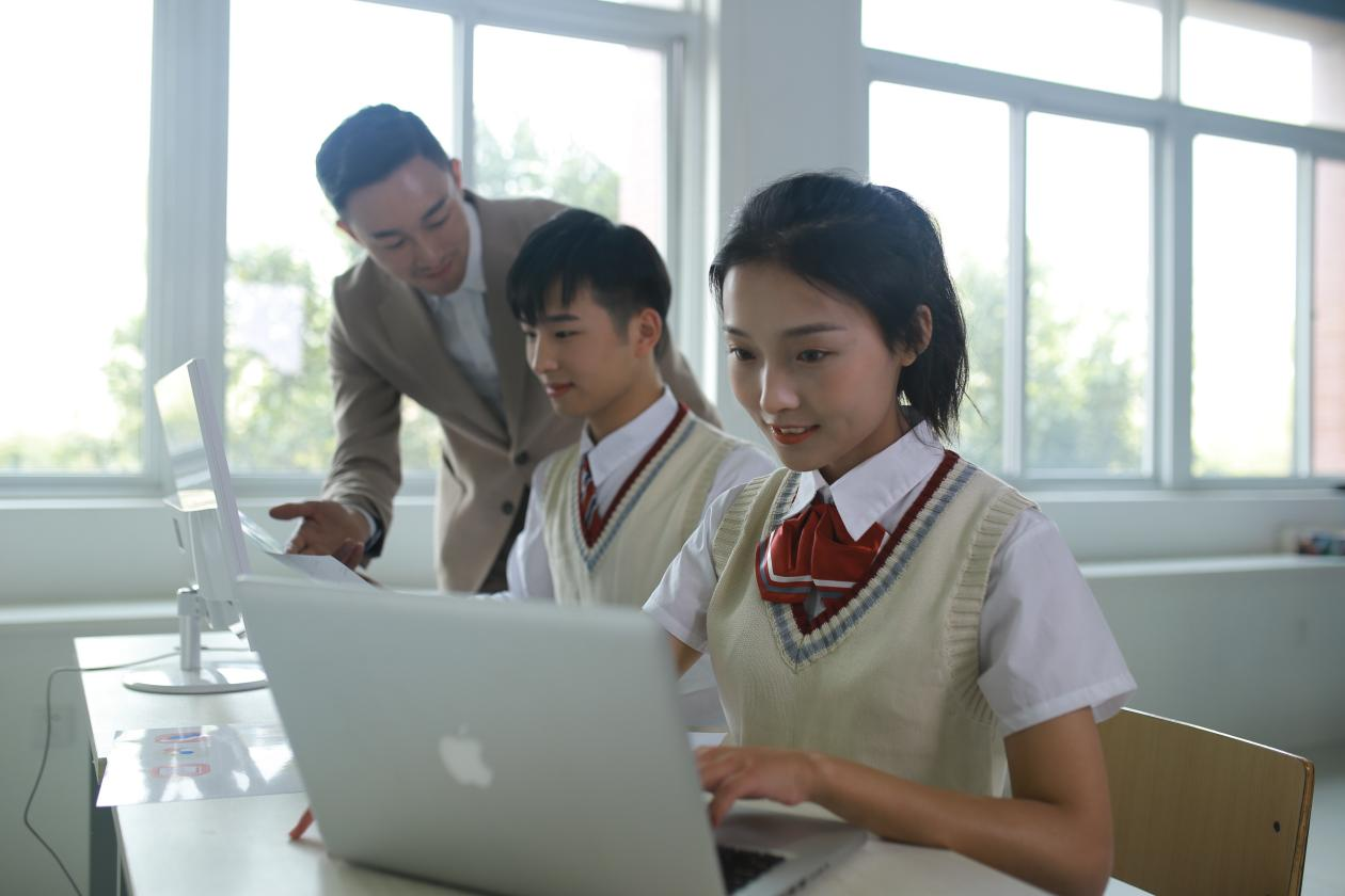 初高中女生成績不理想,學什么技術好?