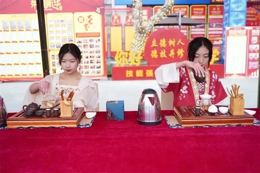 新華電腦教育春季開學熱 | 非遺進校園，國潮范十足！
