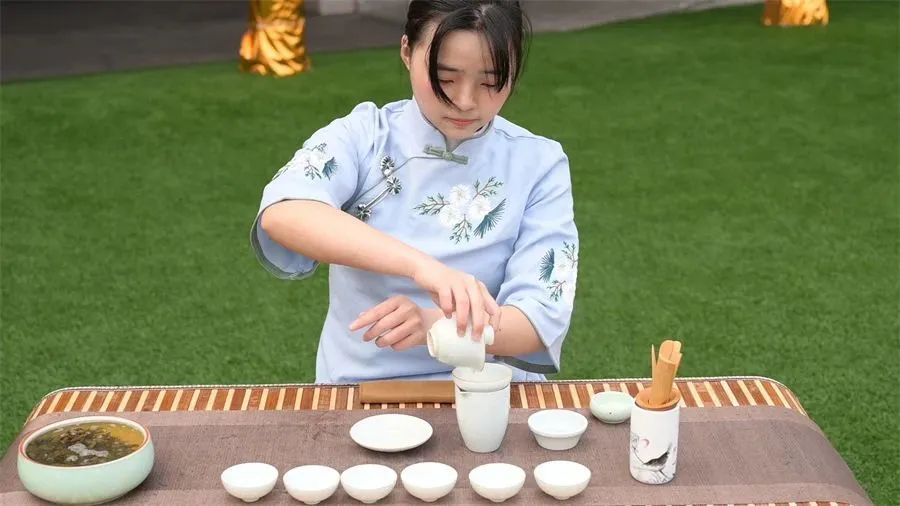 新華電腦教育春季開學熱 | 非遺進校園，國潮范十足！