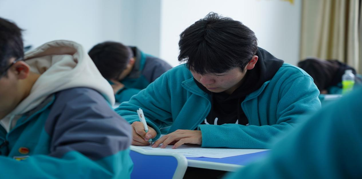 職普融通實(shí)驗(yàn)班期中考試