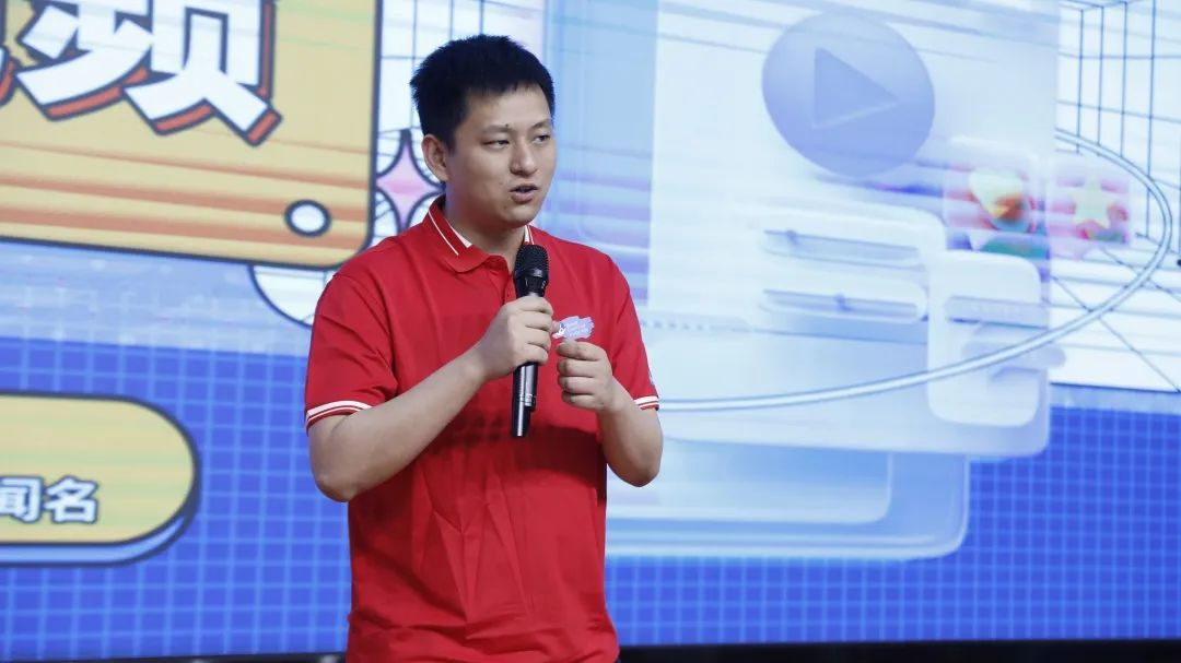 頭部UP主走進新華電腦教育 分享自媒體創業經驗