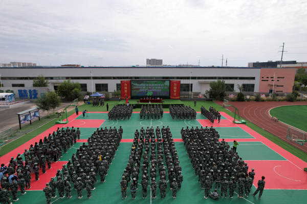 蘭州新華軍訓(xùn)匯演 展示新生風(fēng)采