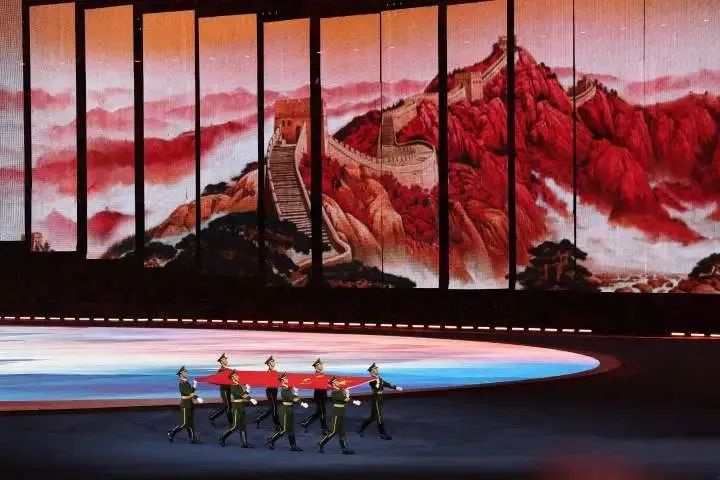 超1億人點(diǎn)燃亞運(yùn)圣火,數(shù)字人“跑到”現(xiàn)場(chǎng)觀眾面前,是如何做到的?