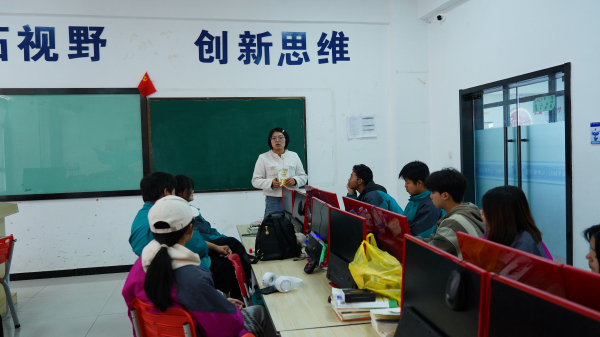 賦能青春 助力成長—蘭州新華短視頻制作學(xué)生團(tuán)隊(duì)培訓(xùn)