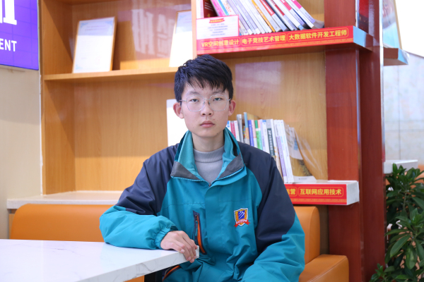 落榜不懼 互聯網學校助力開啟新篇章